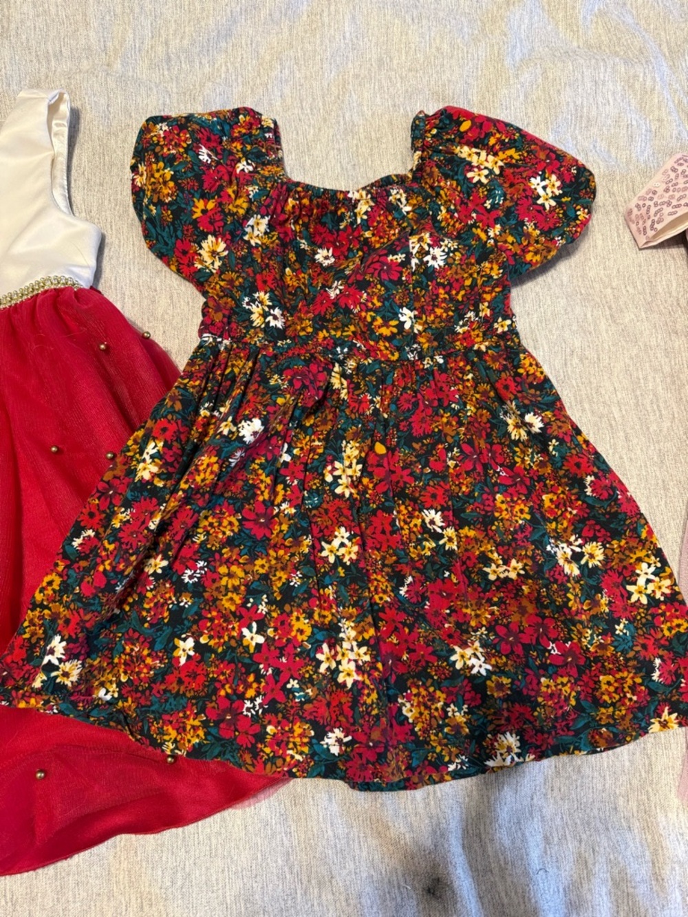 ✨ 3-Piece Girls Dress Bundle – Size 3T ✨ - Picture 3 of 5